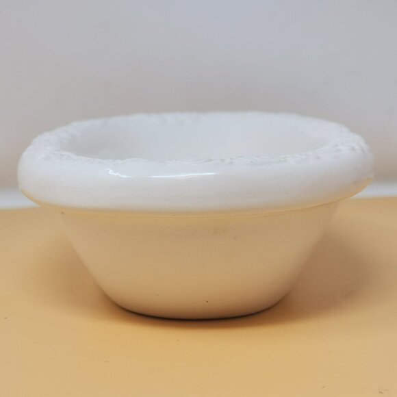 Set Of 2 White Ceramic Floral Soap Dishes With Embossed Design Bathroom Decor - Picture 9 of 15